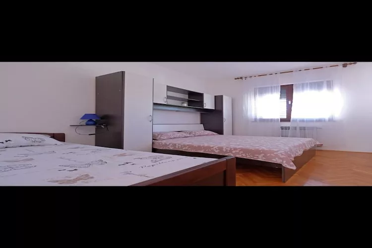 Apartment Stella - Three Bedroom Apartment with Balcony-Bedroom