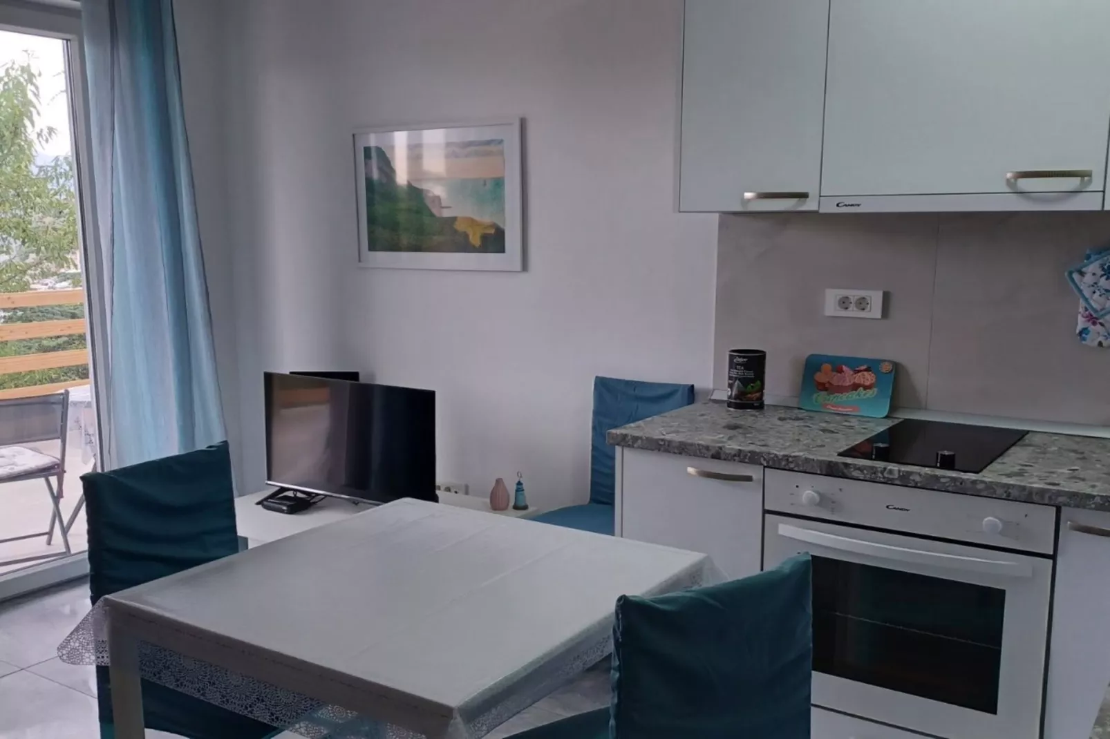 FreeMe Apartment - One Bedroom Apartment with Balcony and Sea View-Esszimmer