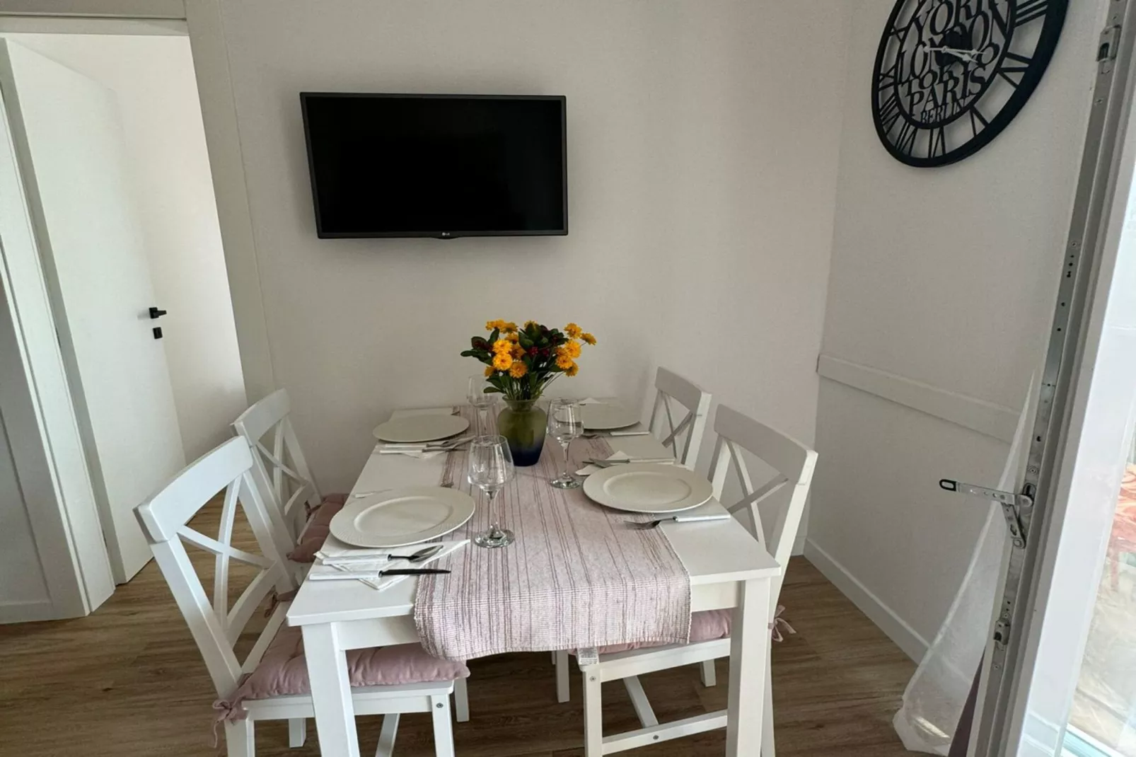 Apartment & Rooms Papa - Two Bedroom Apartment with Balcony and Partial Sea View-Dining room