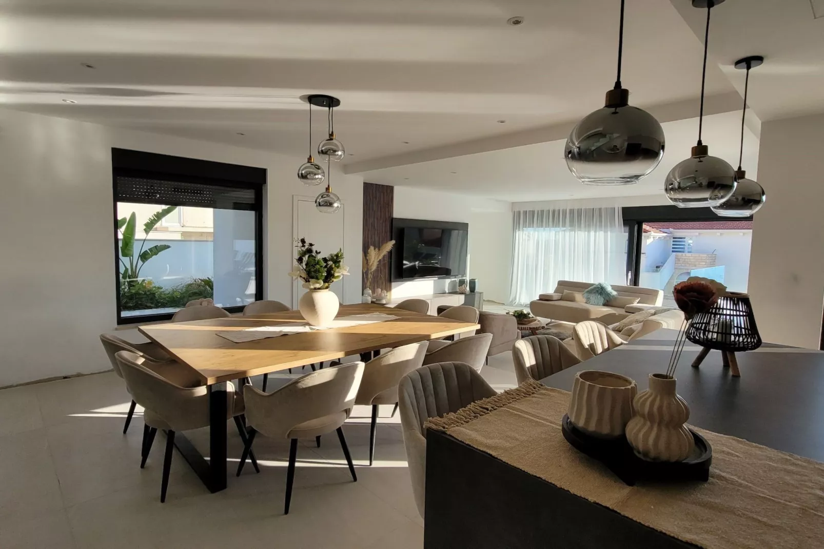 Villa Oasis - Five Bedroom Villa with Private Pool-Living room