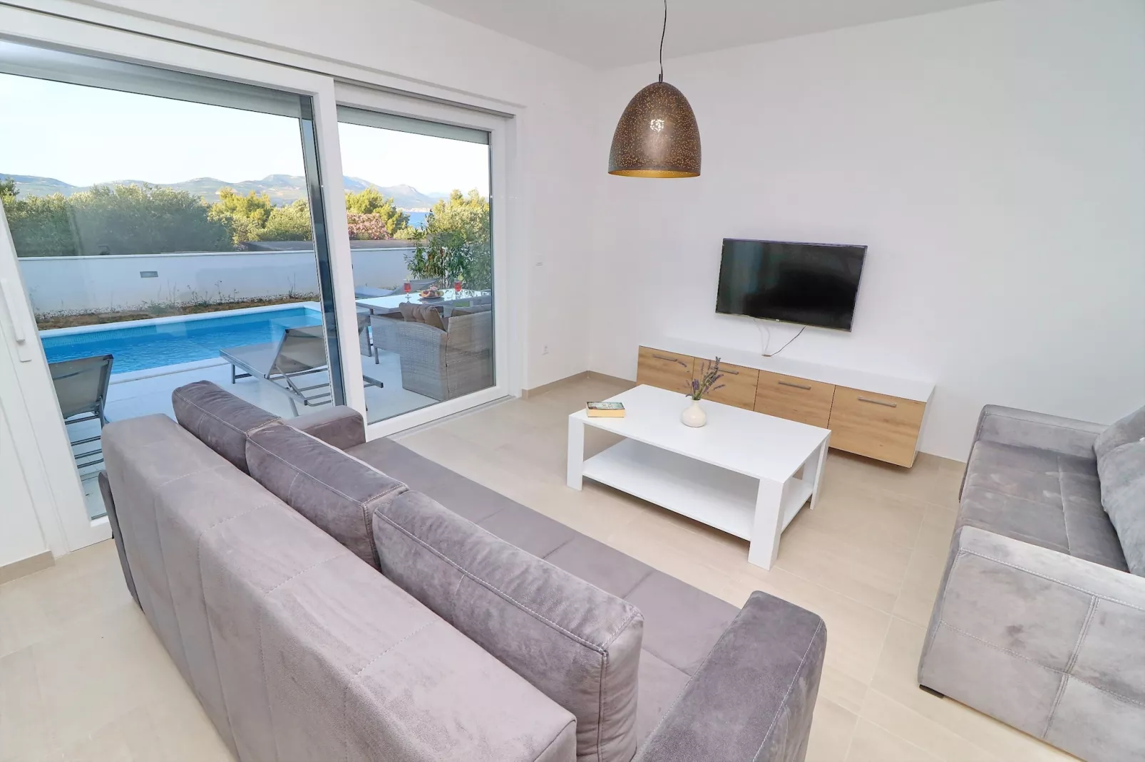 Villa E & D  - Four Bedroom Villa with Pool and Patio - Villa D-Living room