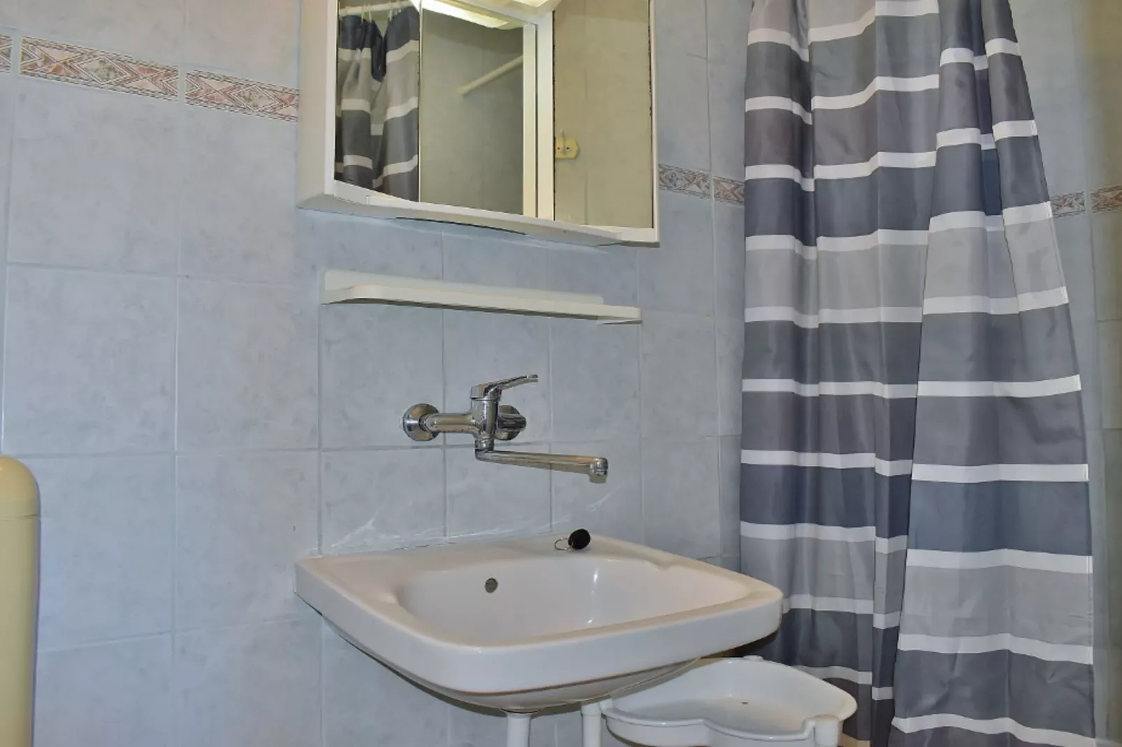 Apartments Jug - Comfort Studio Apartment with Balcony-Bathroom