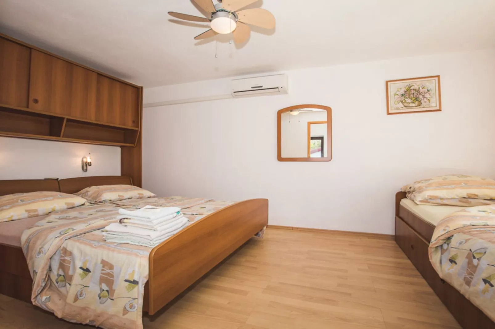 Apartments Jug - Studio Apartment with Balcony-Bathroom