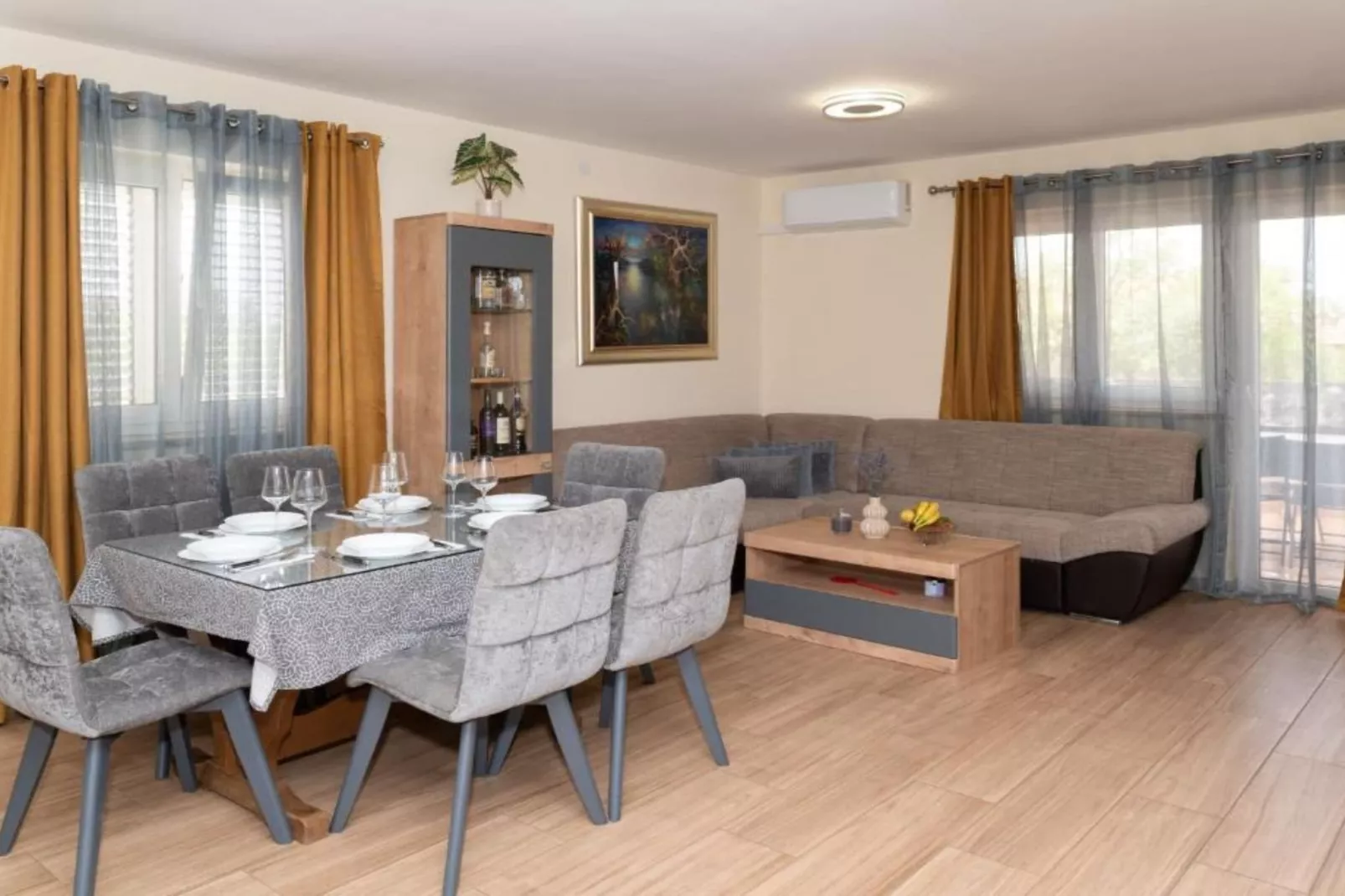 Five Bedroom Villa With Pool-Wohnzimmer