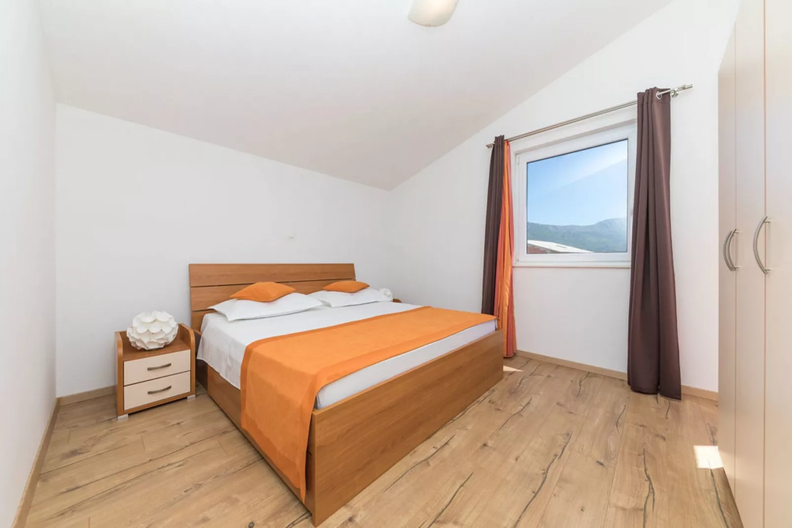 Two Bedroom Apartment with Balcony (Owner Blue)-Schlafzimmer