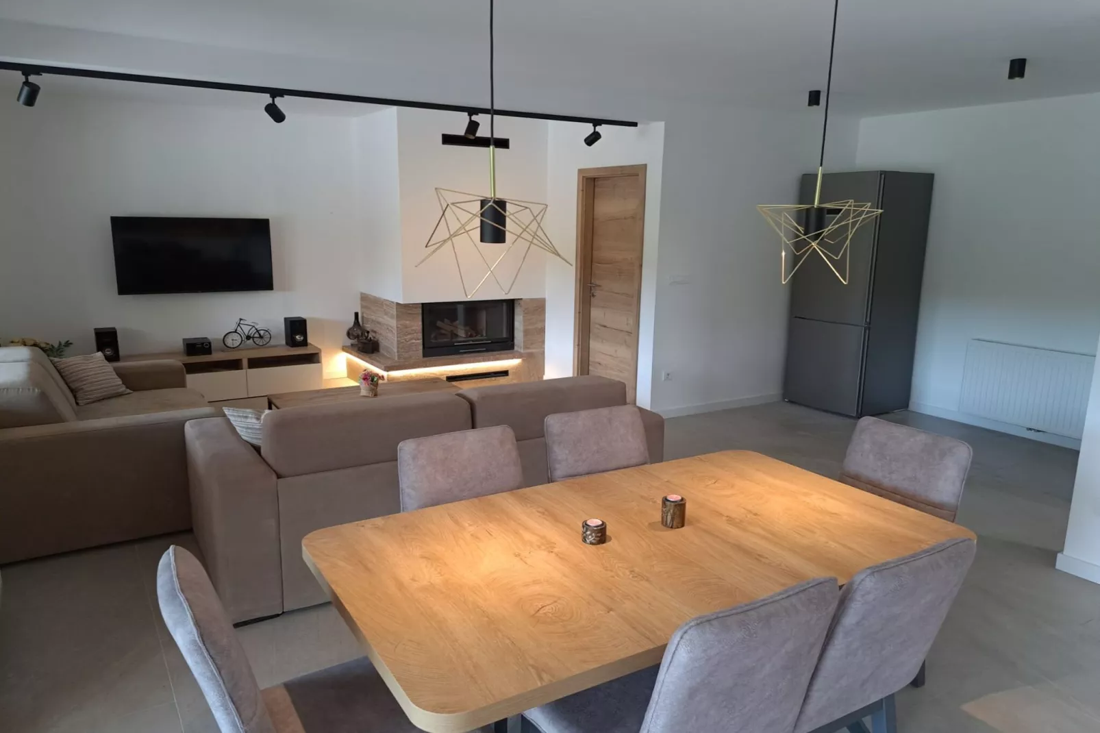 Tranquil Holiday Home with Pool, Garden, and Playground in a Peaceful Countryside Setting - Three Bedroom Holiday Home-Living room
