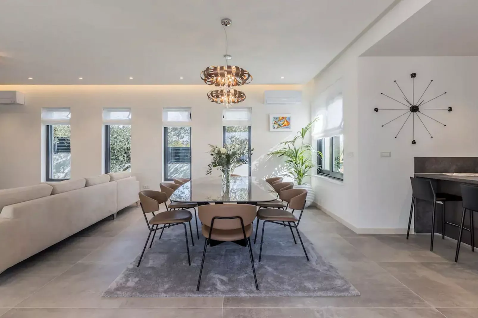 Sophisticated Oasis Residence Villa with Pool - Three Bedroom Villa with Pool-Esszimmer