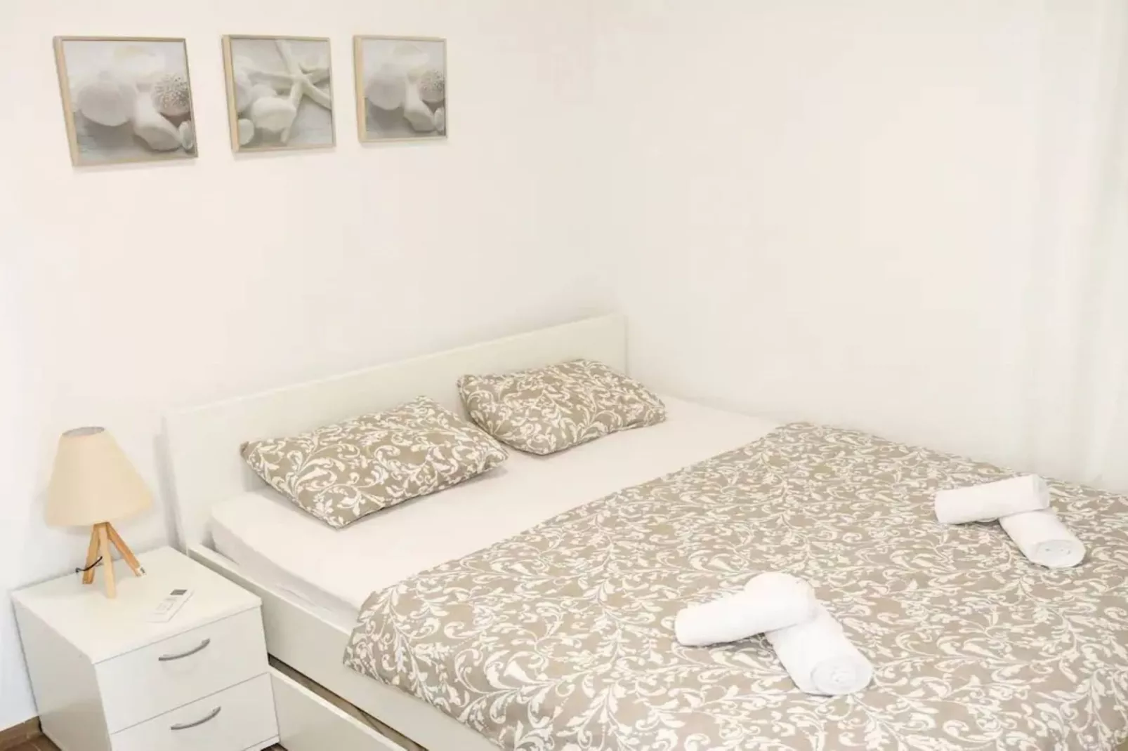 Stylish Okrug Gornji Apartment with Terrace and Patio - Two Bedroom Apartment with Terrace