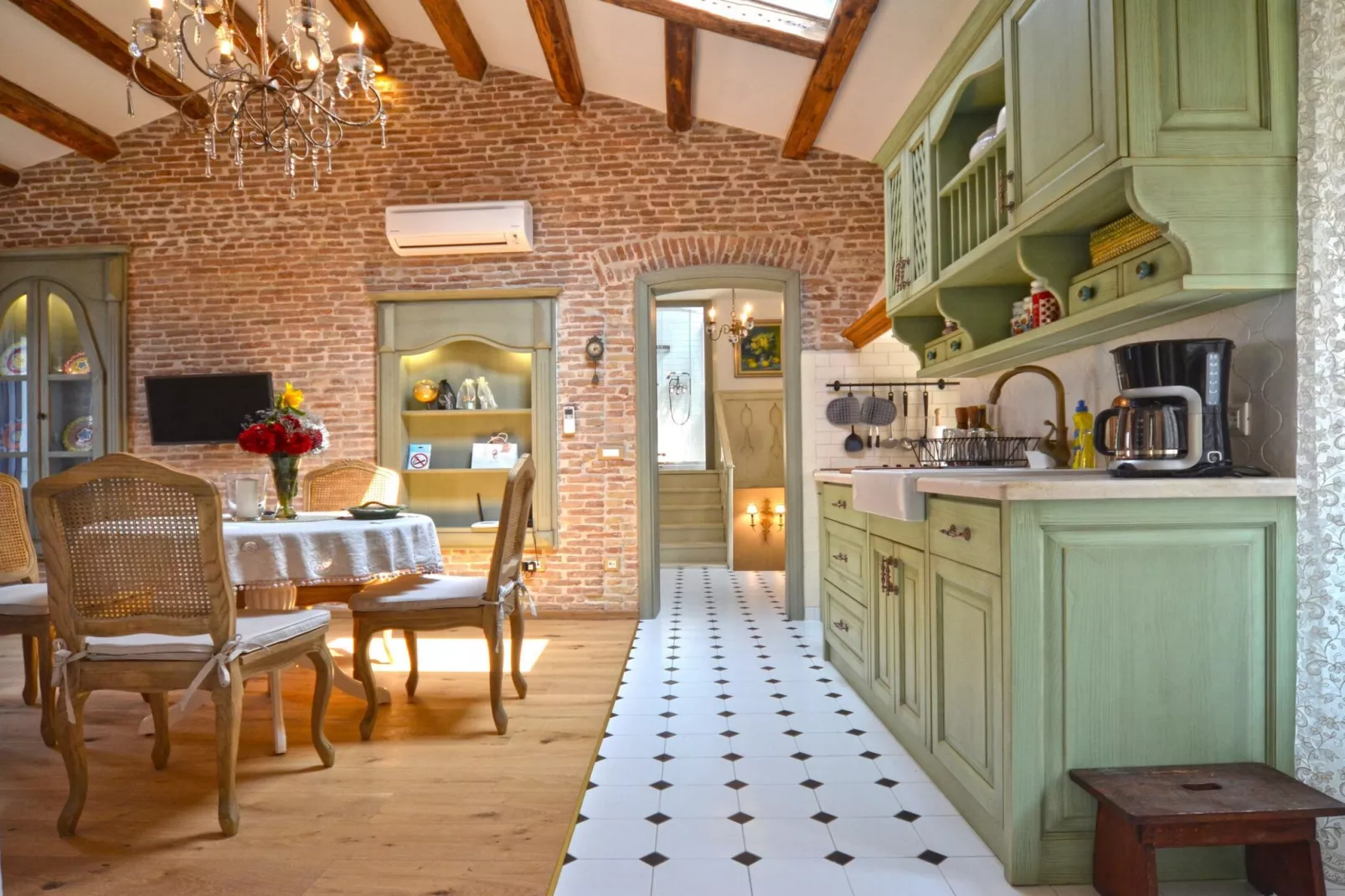 Serene Sea View Rovinj Apartment - Two Bedroom Apartment with Sea View-Dining room