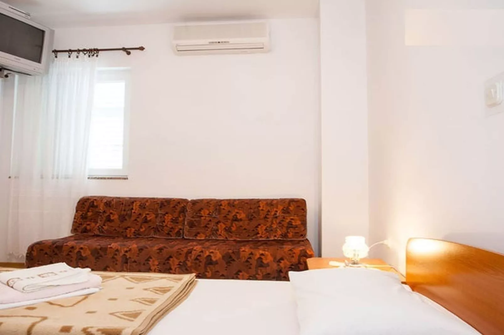 Apartments Bionda Senj - One Bedroom Apartment with Terrace 4-Bedroom