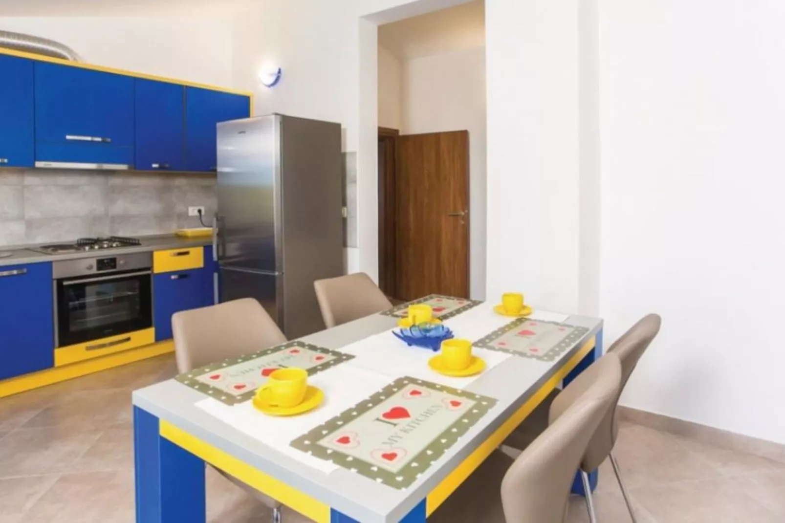 Apartments Grljusic - One Bedroom Apartment 208-Esszimmer