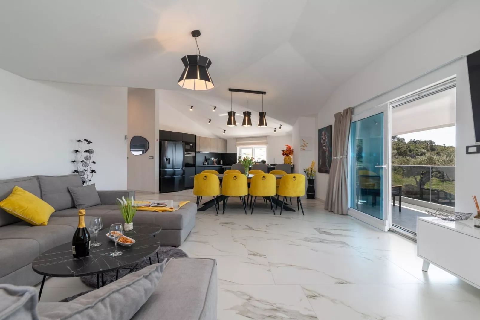 Luminous Infinity Villa with Pool and Gym - Six Bedroom Villa with Pool-Esszimmer