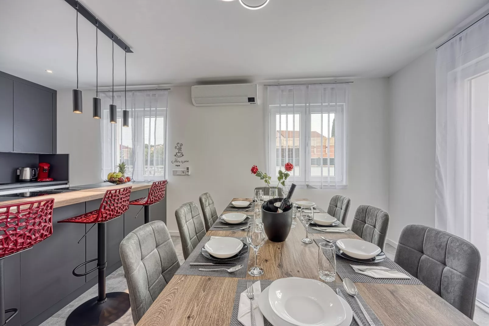 Peaceful Blooming Villa with Pool - Four Bedroom Villa with Pool-Dining room