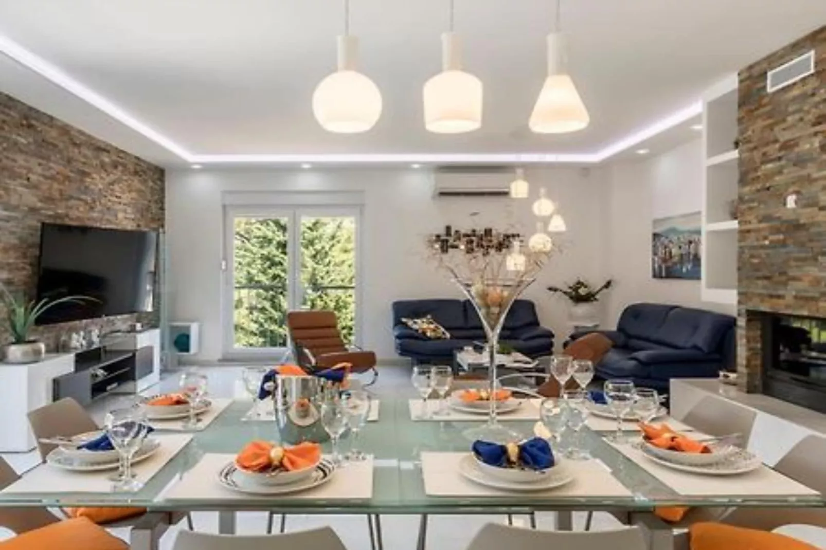 Modern & Stylish Villa with Private Pool - Four Bedroom Villa with Pool-Wohnzimmer