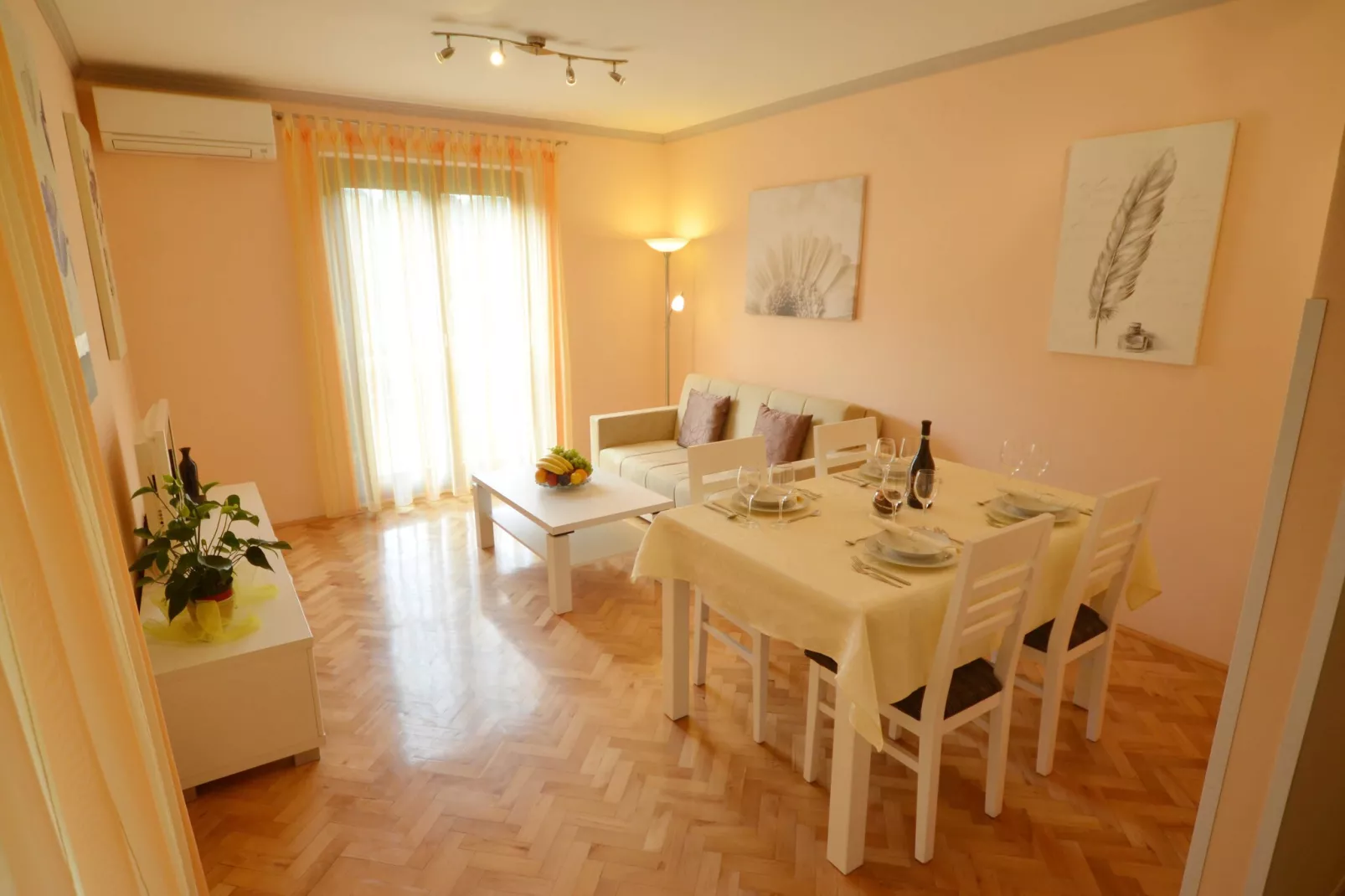 Coastal Breeze Apartment in Rovinj-Living room