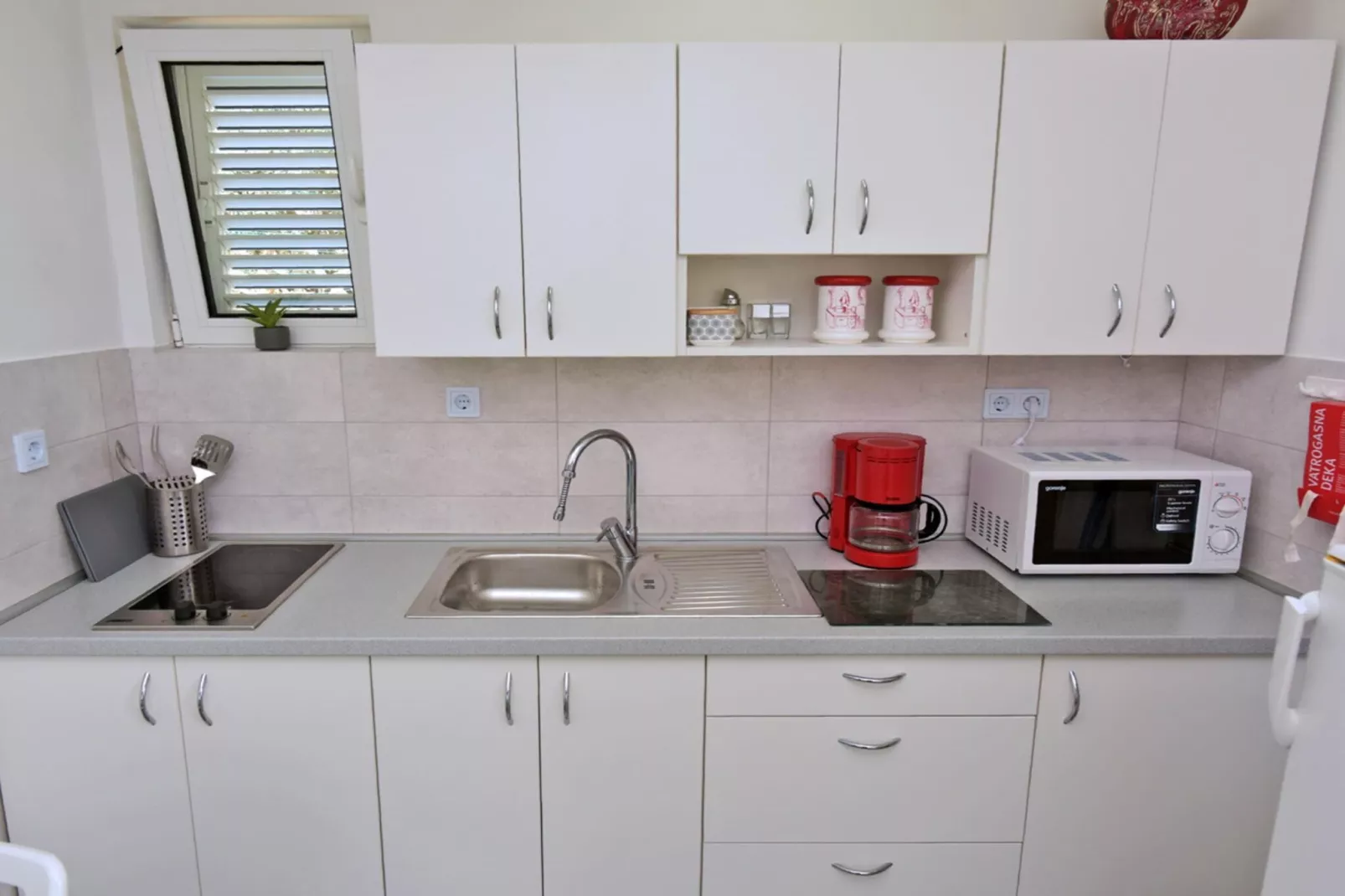 Peaceful and Secluded Krk Apartment with Terrace - One Bedroom Apartment with Terrace-Küche
