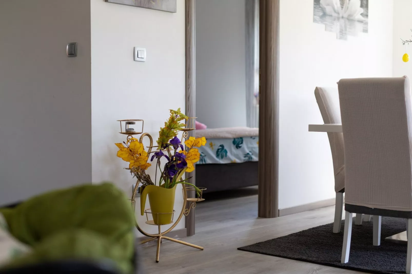 Trendy and Chic Apartment with Terrace and Private Garden - One Bedroom Apartment-Dining room