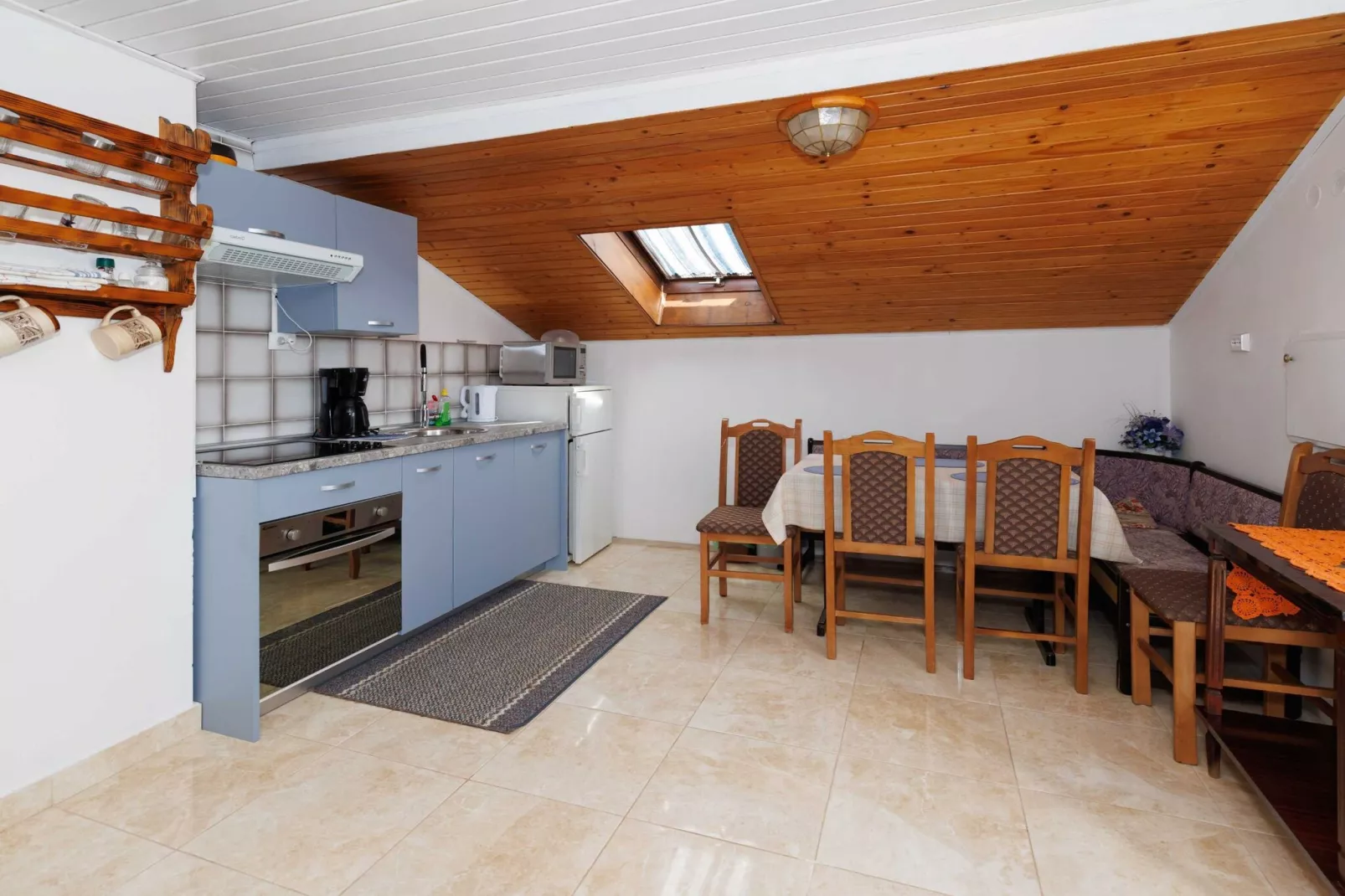 Classic and Trendy Apartment with Terrace - Two Bedroom Apartment with Terrace-Kitchen