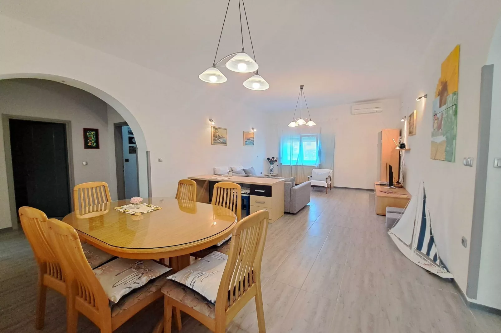 Spacious Urban Retreat Apartment with Terrace - Two Bedroom Apartment with Terrace-Salon