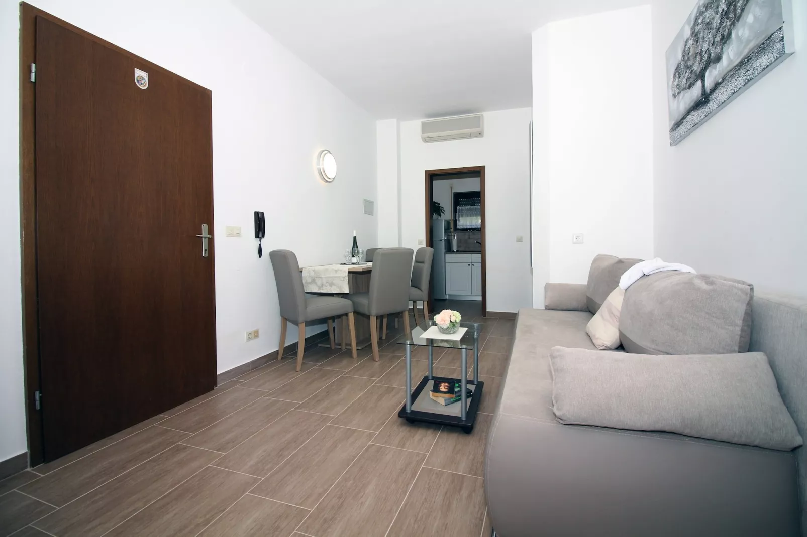 Zadar Coastal Haven - Two Bedroom Apartment With Balcony-Wohnzimmer