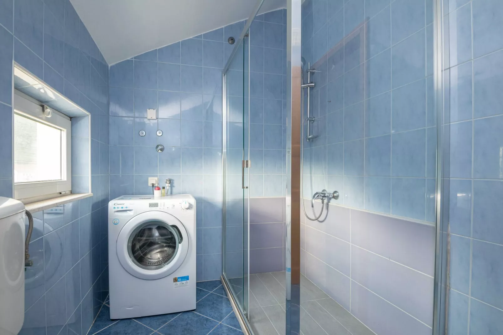Apartments Azzurro- One Bedroom Apartment with Terrace  ( Azzurro III-gornji)-Bathroom