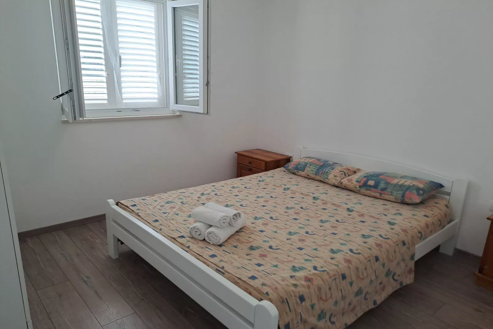 Nane Garden house with heated pool-Bedroom