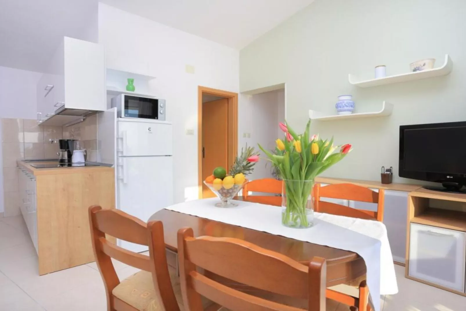 Apartments Roščić -  Classic Two Bedroom Apartment with Balcony and Sea View-Wohnzimmer