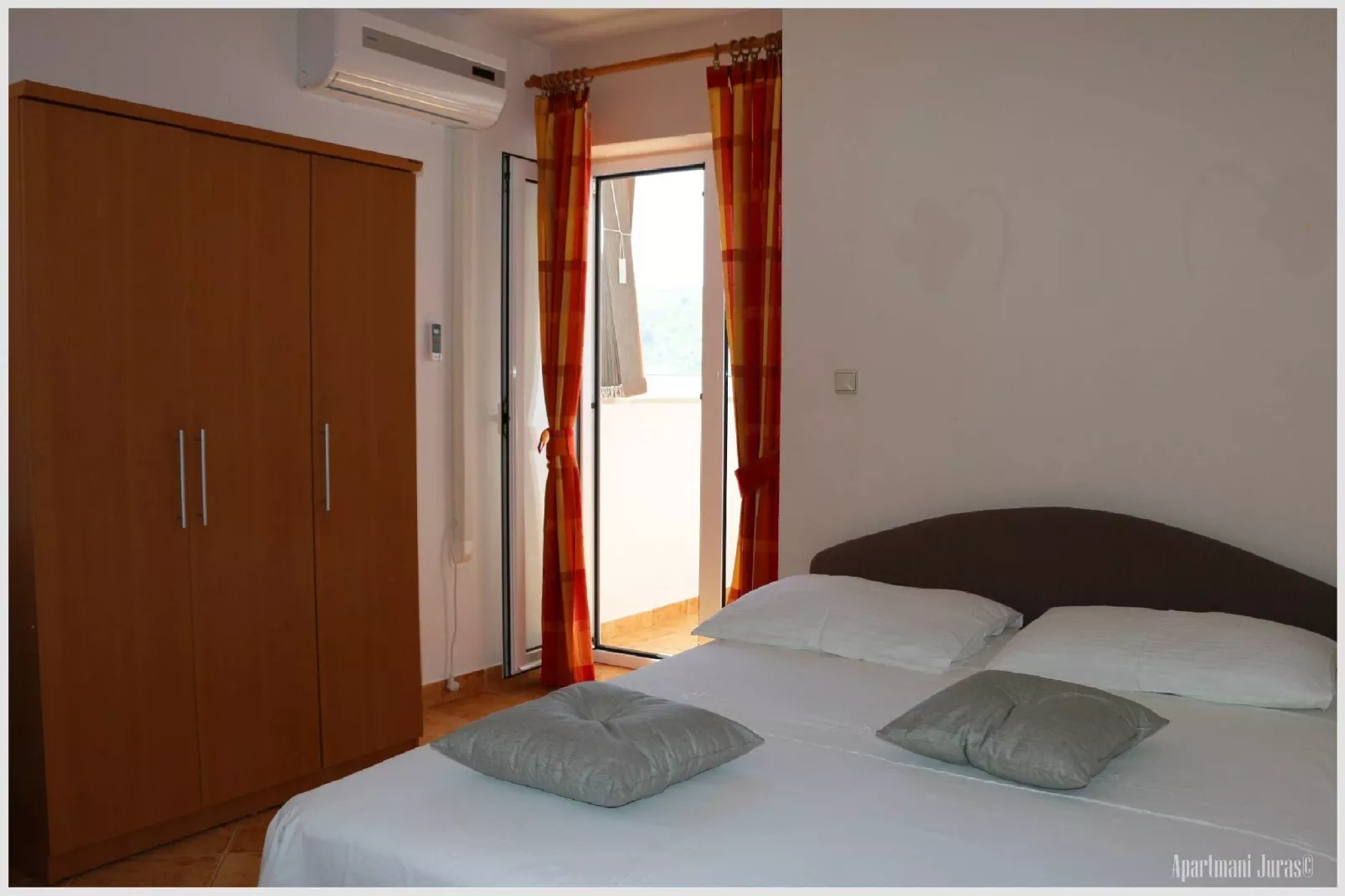 Apartments Juras - Studio Apartment with Balcony and Side Sea View (Tea)-Chambre