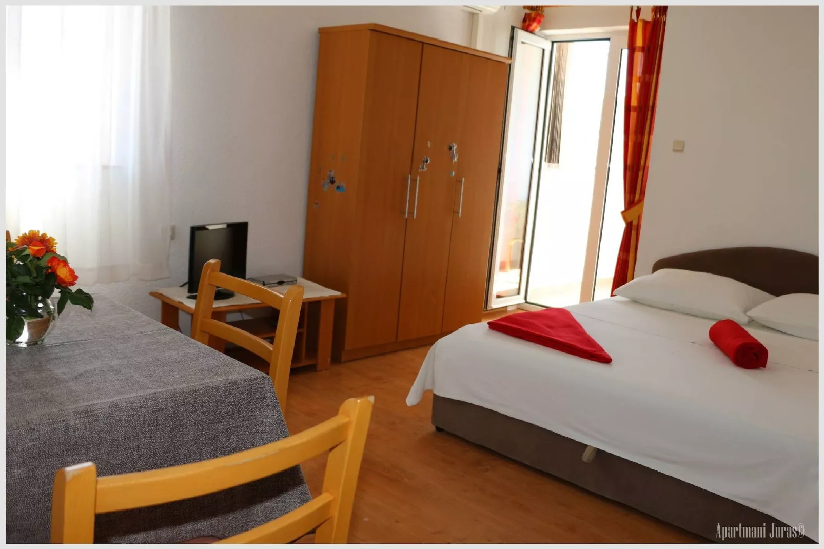 Apartments Juras - Studio Apartment with Loggia (Ana)-Chambre