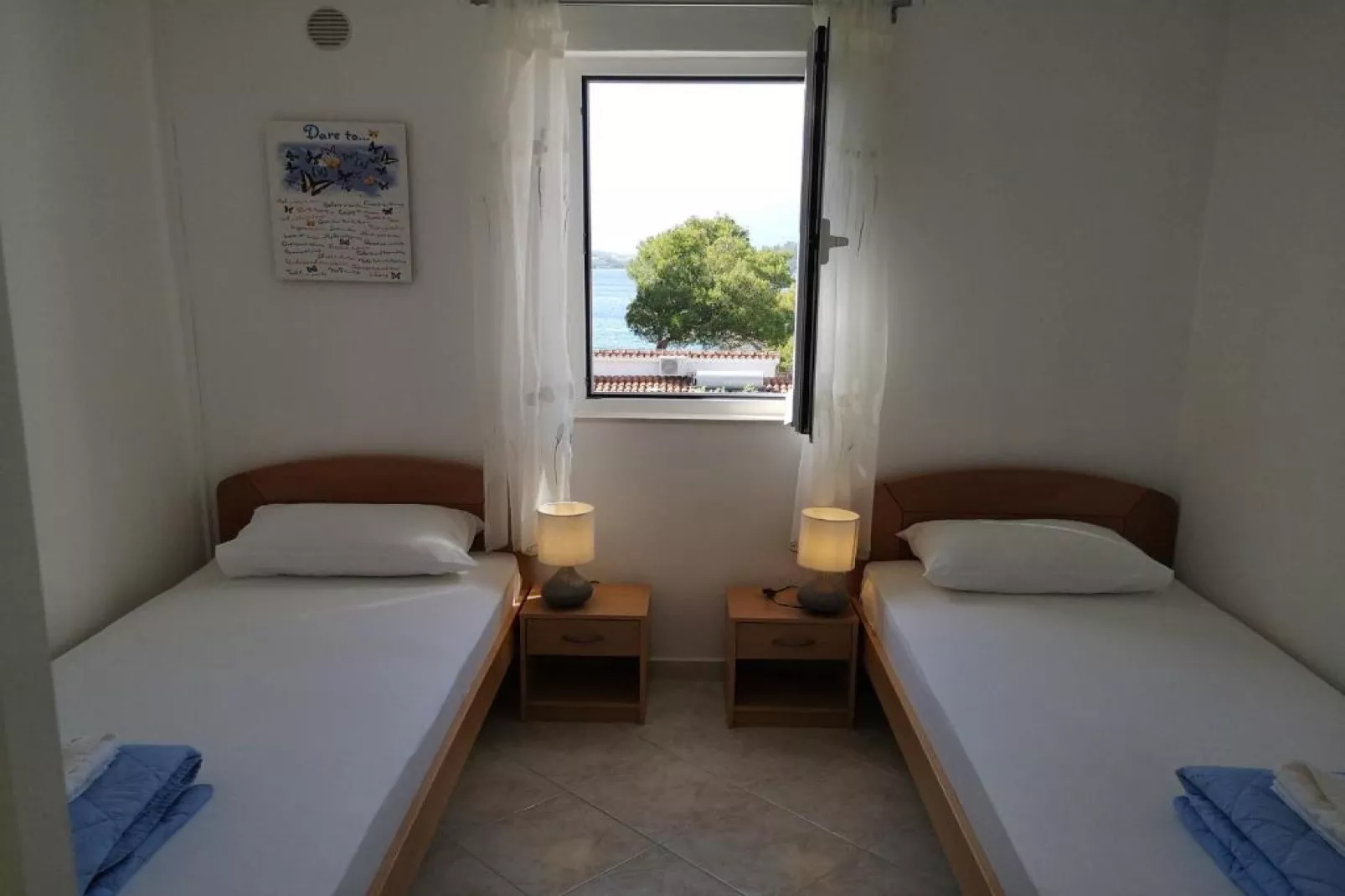 Lumbarda Resort Apartments - Superior Two bedroom Apartment with Mountain View  E1-Bedroom