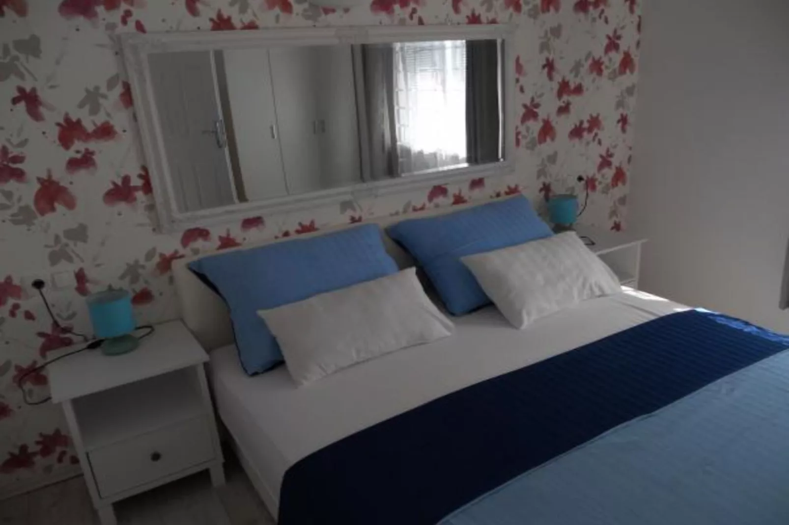 Apartments Dea & Paula - Classic Two Bedroom Apartment with Terrace