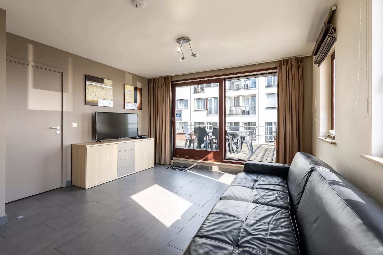 MIRAMAR 8C-Salon