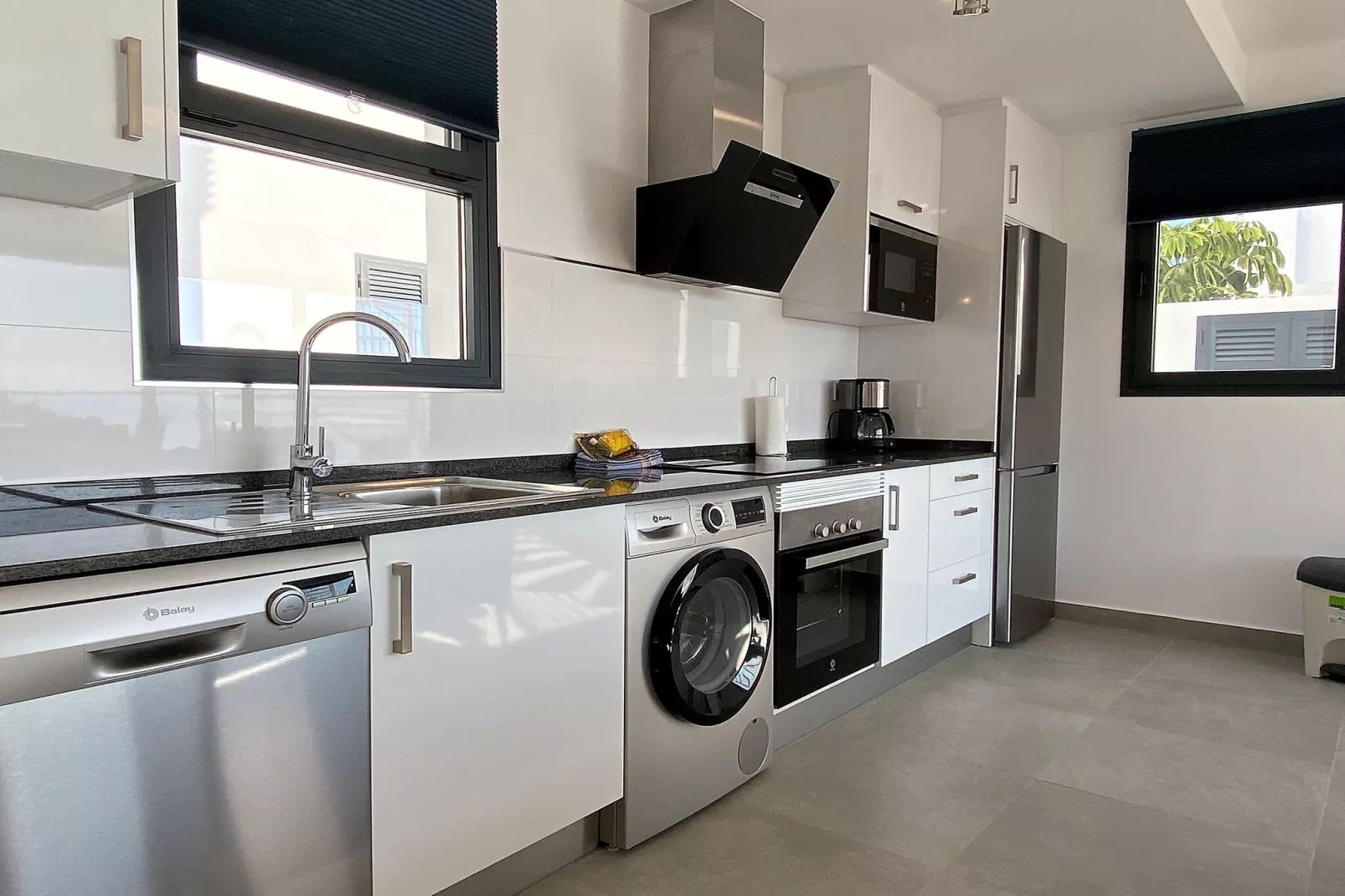 Penthouse Balcon del Mar 124 by Casasol-Cuisine