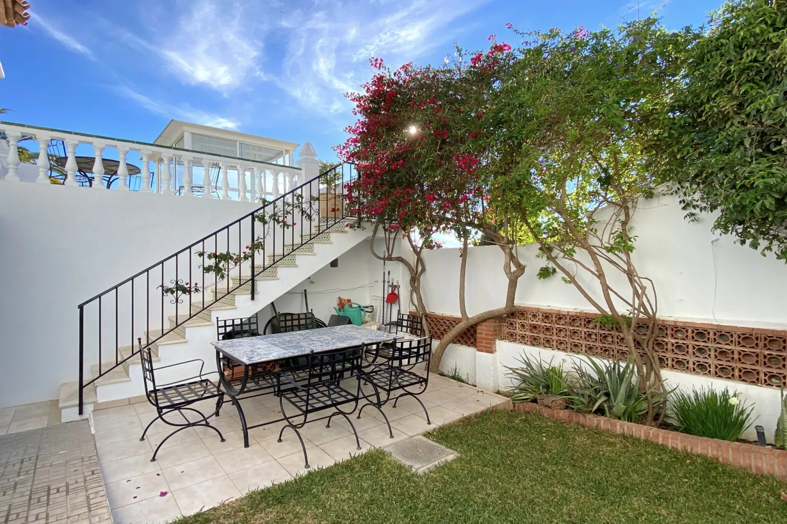 Villa Sandra Al Fresco Apartment by Casasol-Terrasse/Balkon