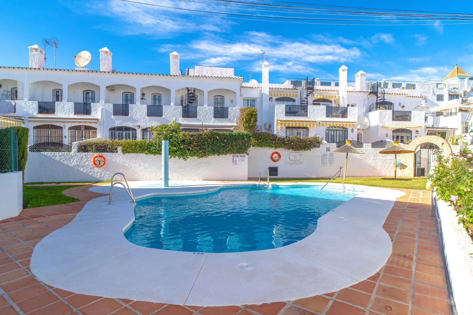 Verano Azul 27B by Casasol-Exterior in summer
