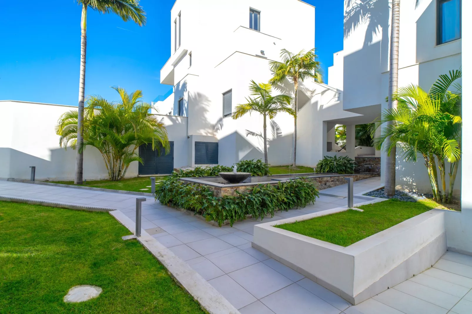 Royal Palm Luxe by Casasol-Exterior in summer