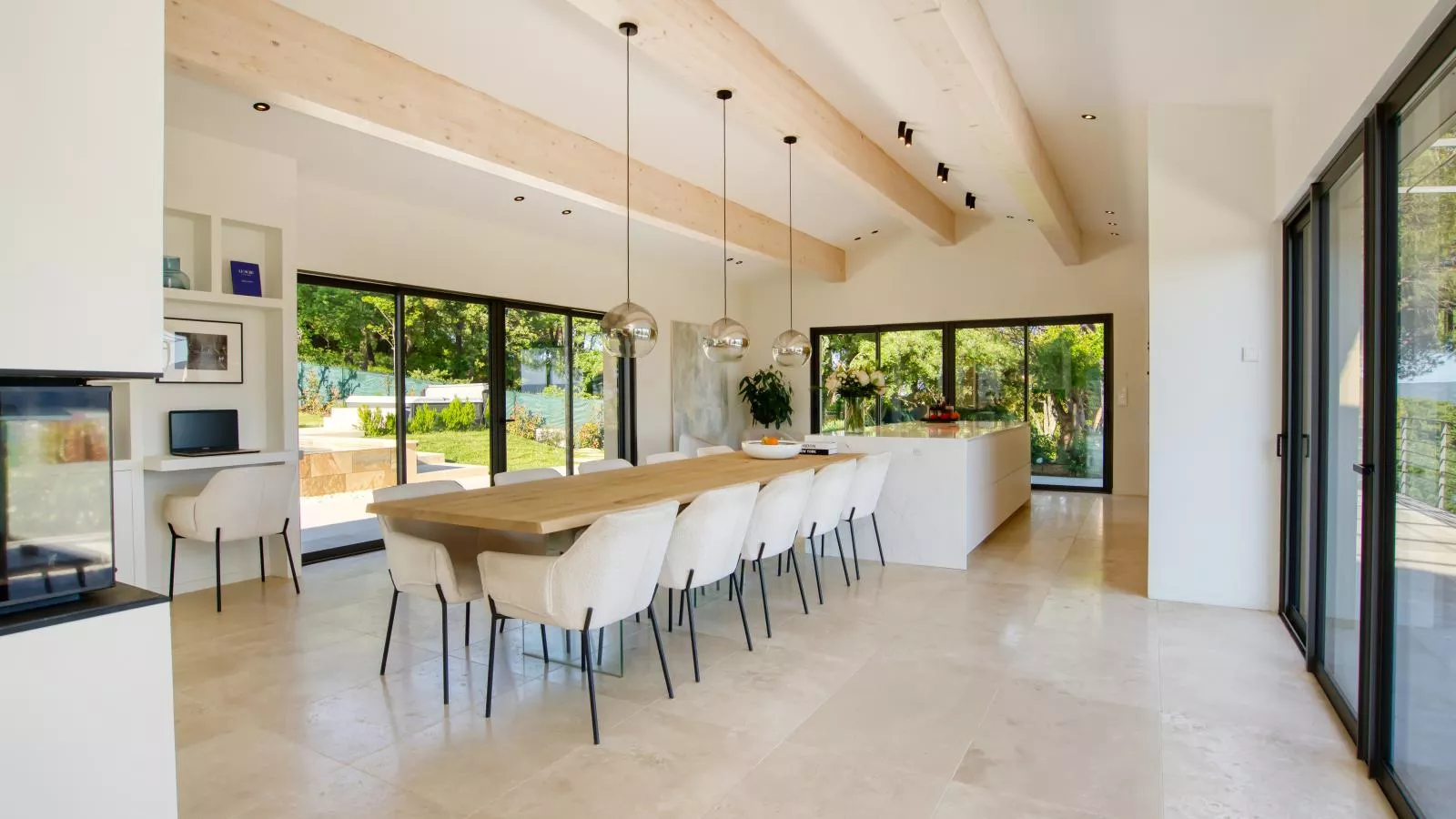 Vue Saint Tropez-Kitchen