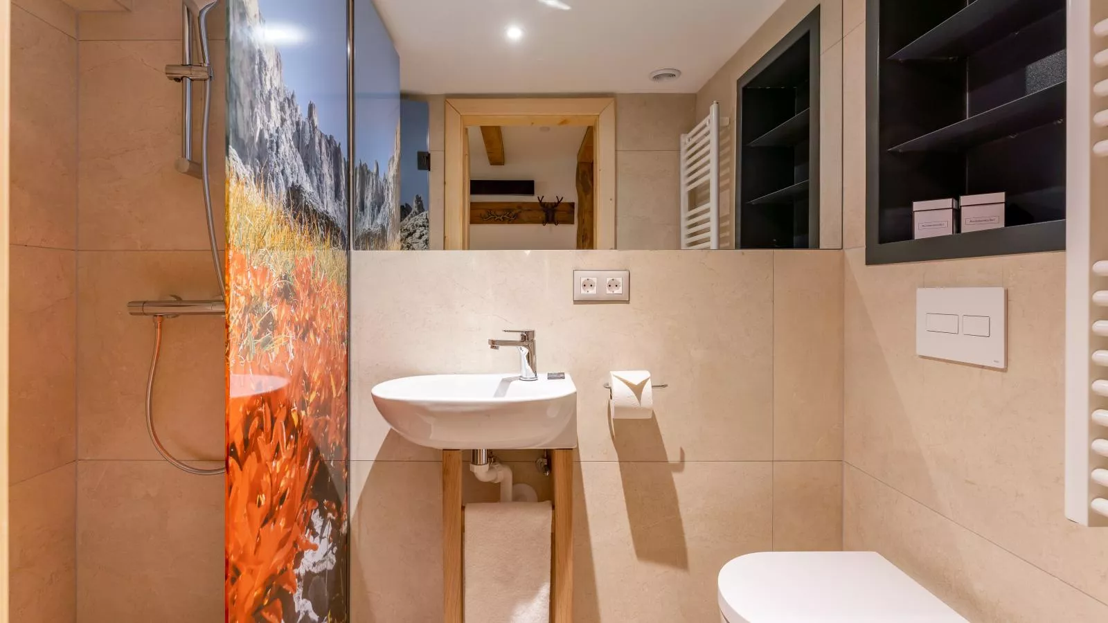 Biber Art Apartment 1-Bathroom
