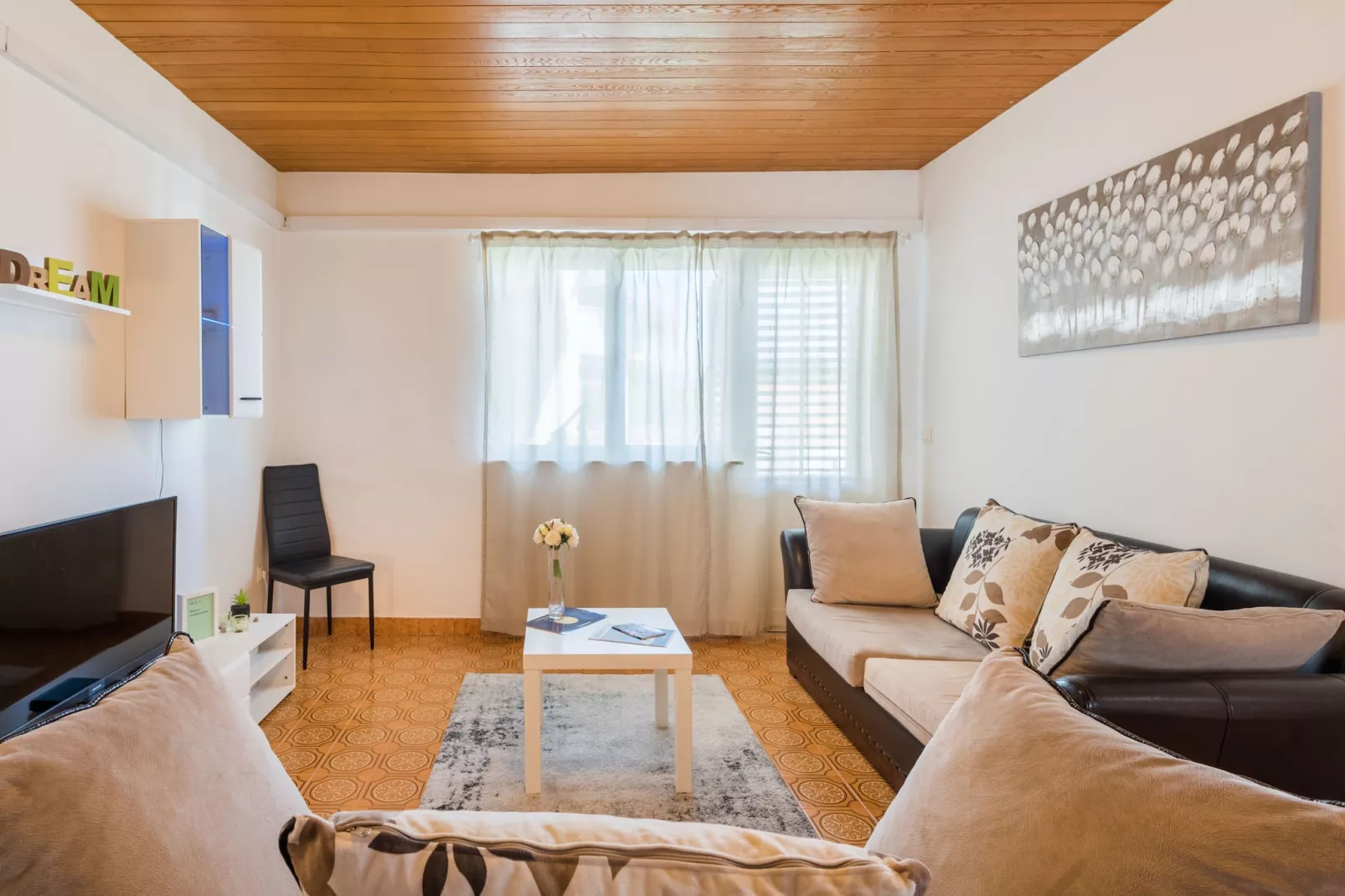 Apartment Hope (ST) - Two Bedroom Apartment with Balcony-Living room