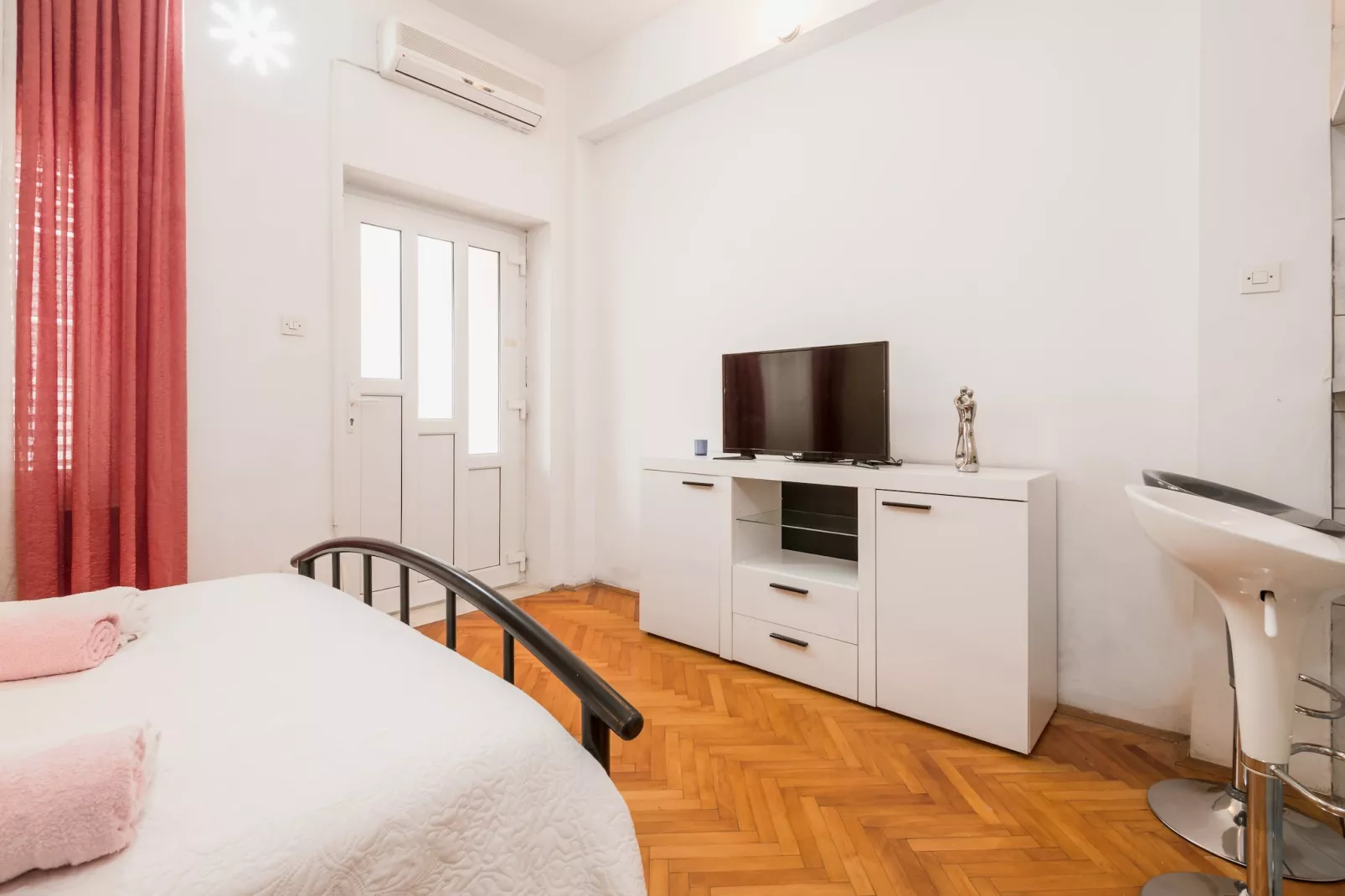 Apartment Primorka - Studio Apartment with Terrace-Indoor