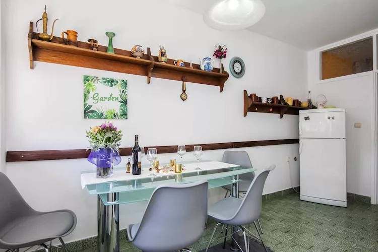 Luxury Split Center Apartment - Two Bedroom Apartment with Balcony-Salle à manger