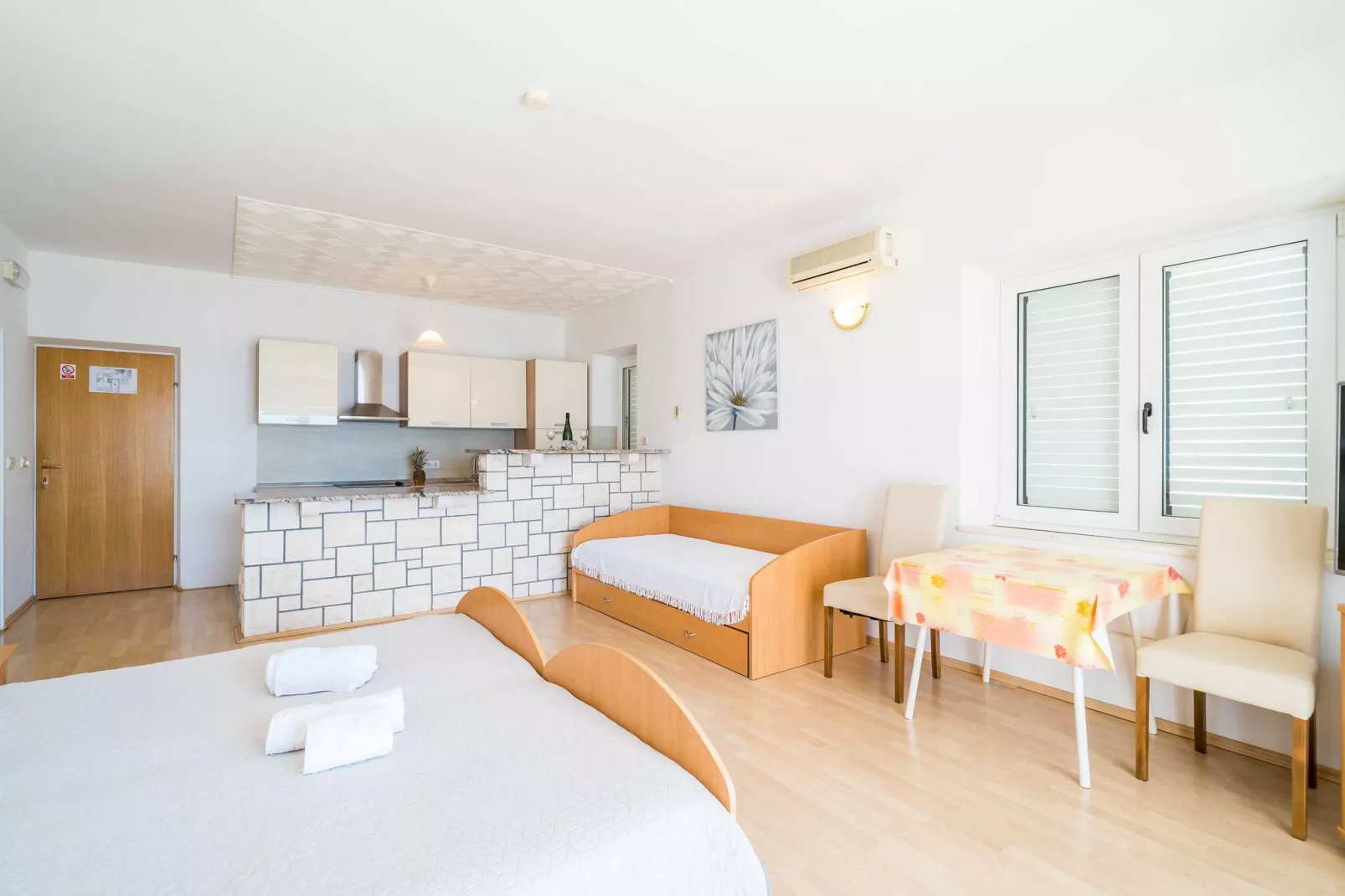 Apartments Marnic Blue Chill- Comfort Studio Apartment with Balcony(S4)-Schlafzimmer