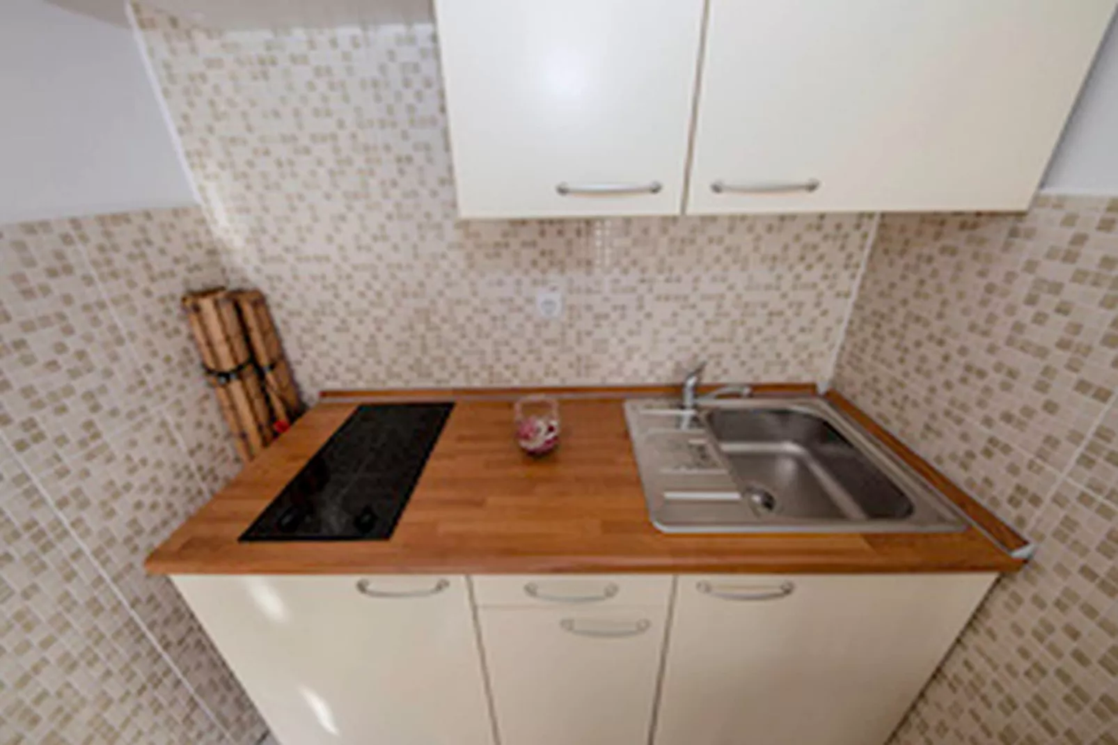 Apartments & Rooms Green Bay - Studio Apartment-Cuisine