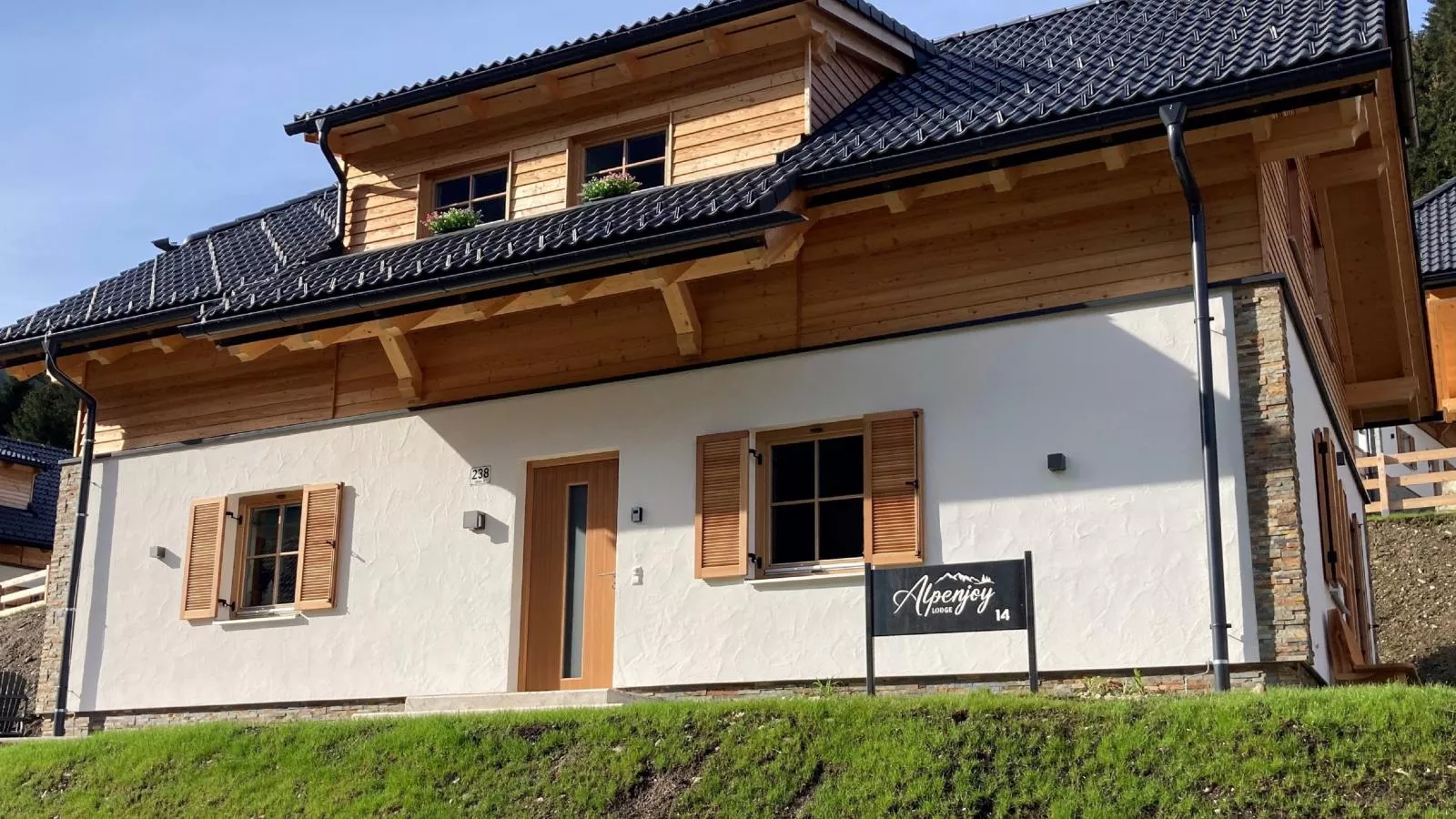 Alpenjoy Lodge-Exterior summer