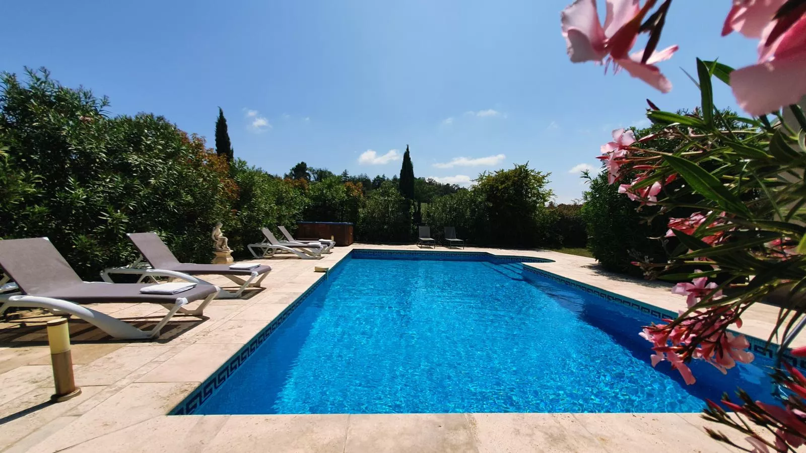 Roco Aigle-Pool