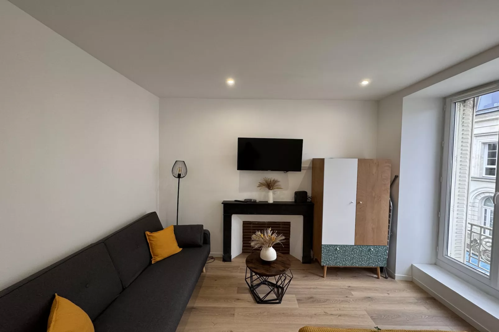 Le Cocon-3p-Centre-Cosy-Wohnzimmer