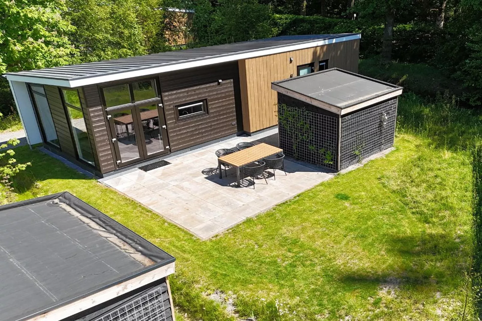 Yn 't Bosk 11-Exterior in summer