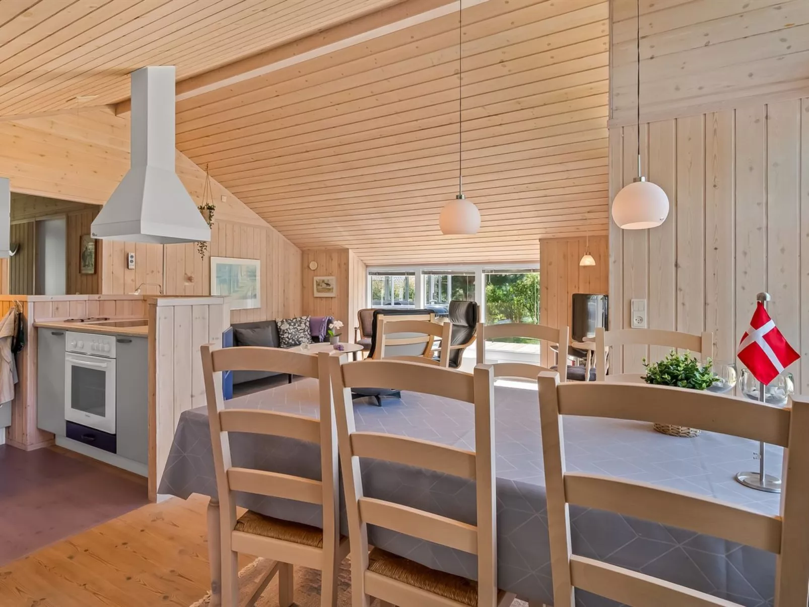"Leeve" - 1.3km from the sea-Inside