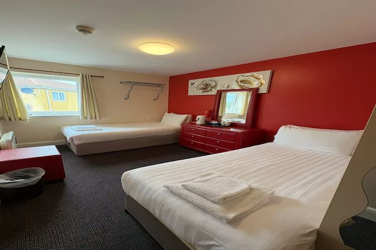GO2 Gloucester Hotel by OYO  Double Room-Bedroom