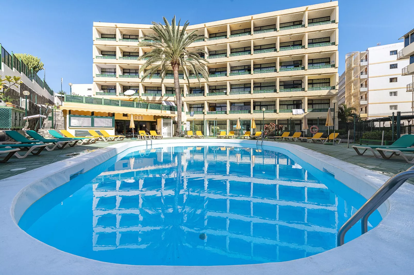 Beach View Apartment II-Piscine